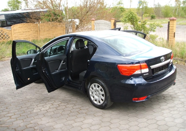 Toyota Avensis cena 31990 przebieg: 192000, rok produkcji 2011 z Gliwice małe 191